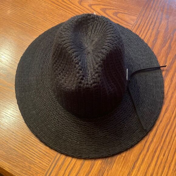 NWT Nine West black hat with adjustable fit band - Picture 1 of 8